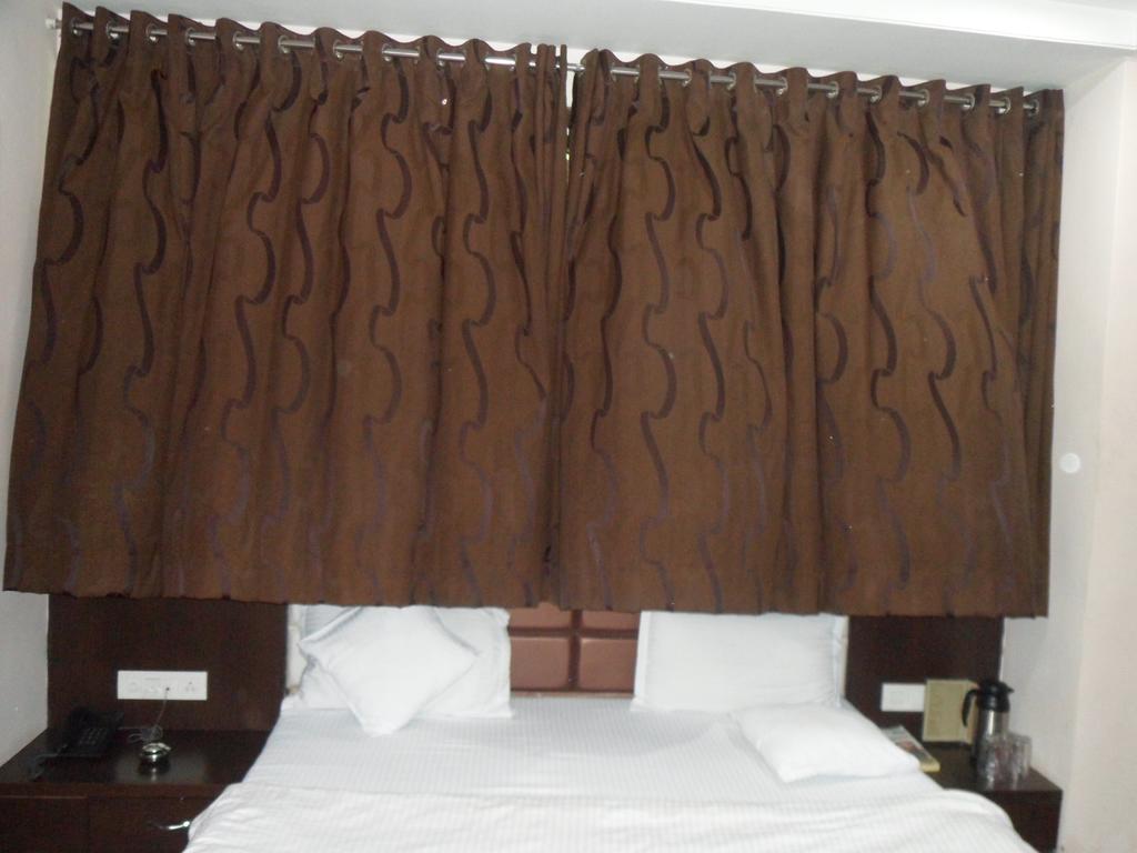 Hotel Silver Plaza Ahmedabad Bilik gambar