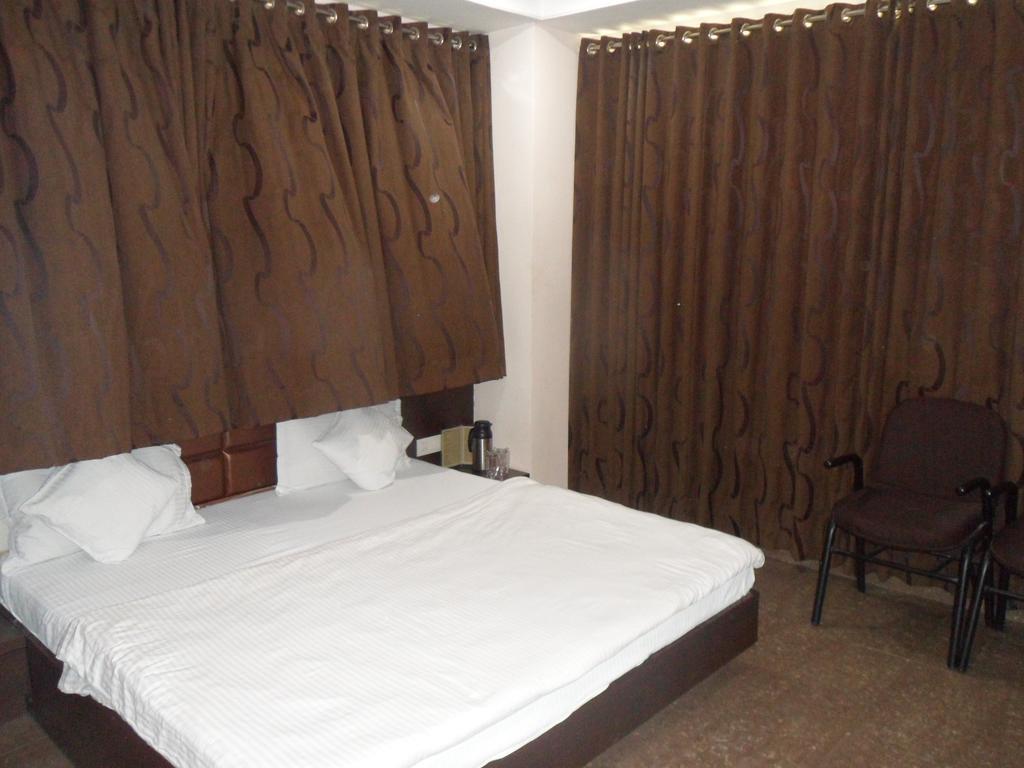 Hotel Silver Plaza Ahmedabad Bilik gambar